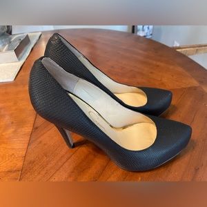 Jessica Simpson Women's Parisah Snake Embossed Platform Pumps Navy Size 6.5M